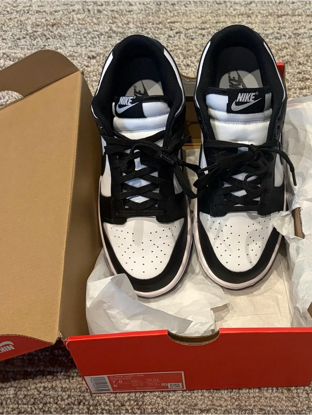 Nike Men’s Black and White Low-Top Sneakers